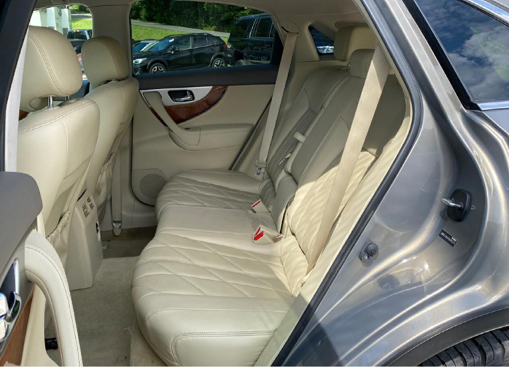 2015 INFINITI QX70 Image 17