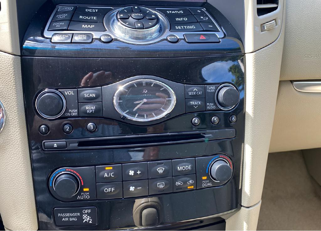 2015 INFINITI QX70 Image 23