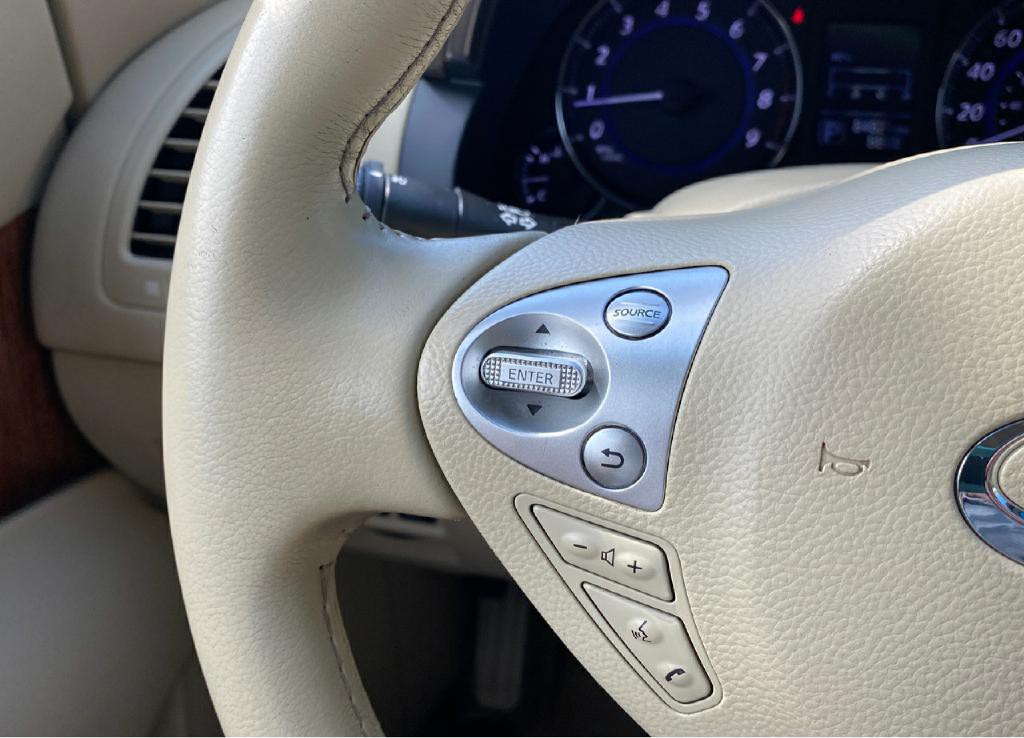 2015 INFINITI QX70 Image 28