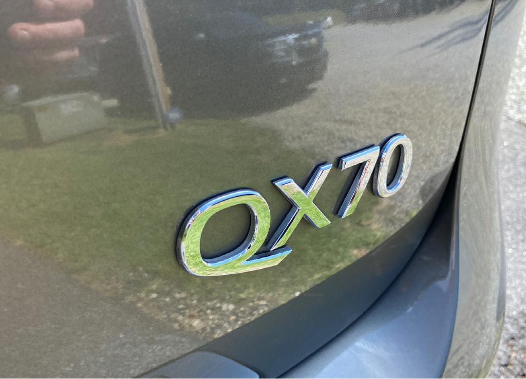 2015 INFINITI QX70 Image 32