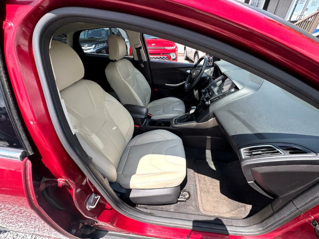 2017 Ford Focus Image 16