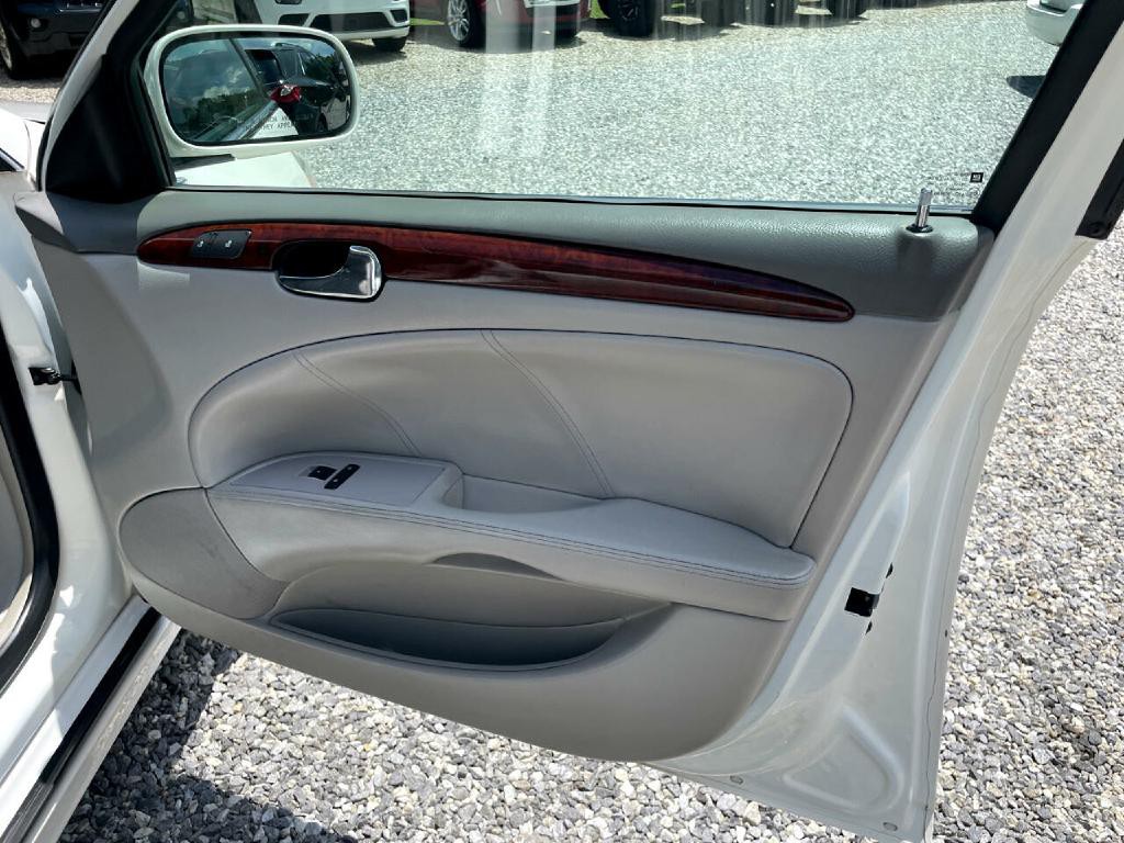 2010 Buick Lucerne Image 11