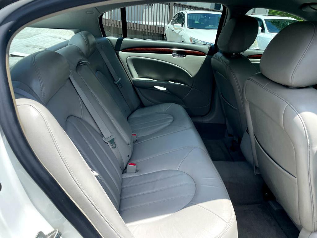 2010 Buick Lucerne Image 16