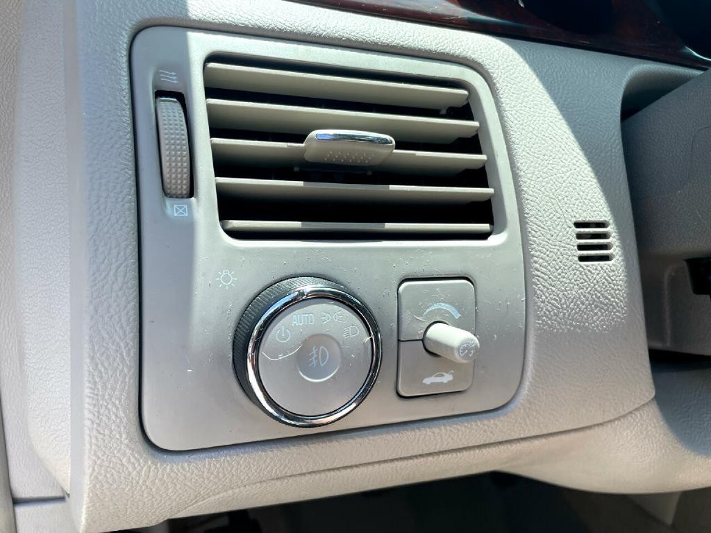 2010 Buick Lucerne Image 27