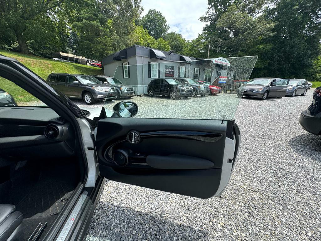 2019 MINI Cooper Image 7