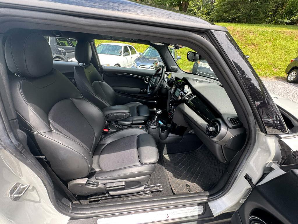 2019 MINI Cooper Image 8