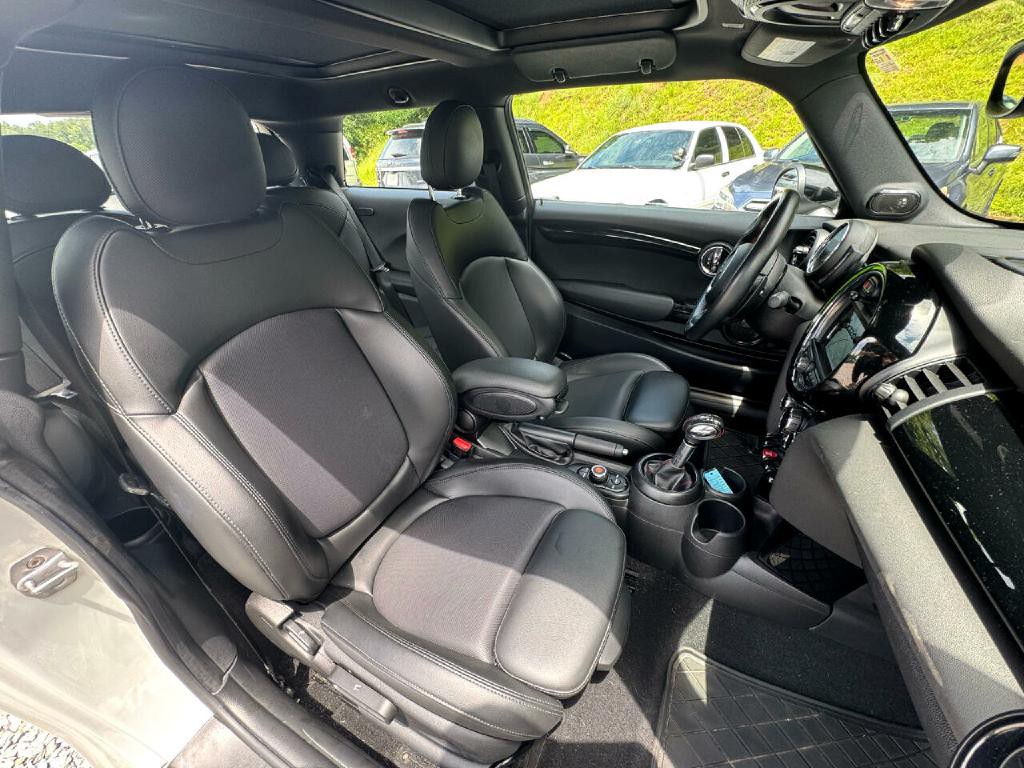 2019 MINI Cooper Image 9