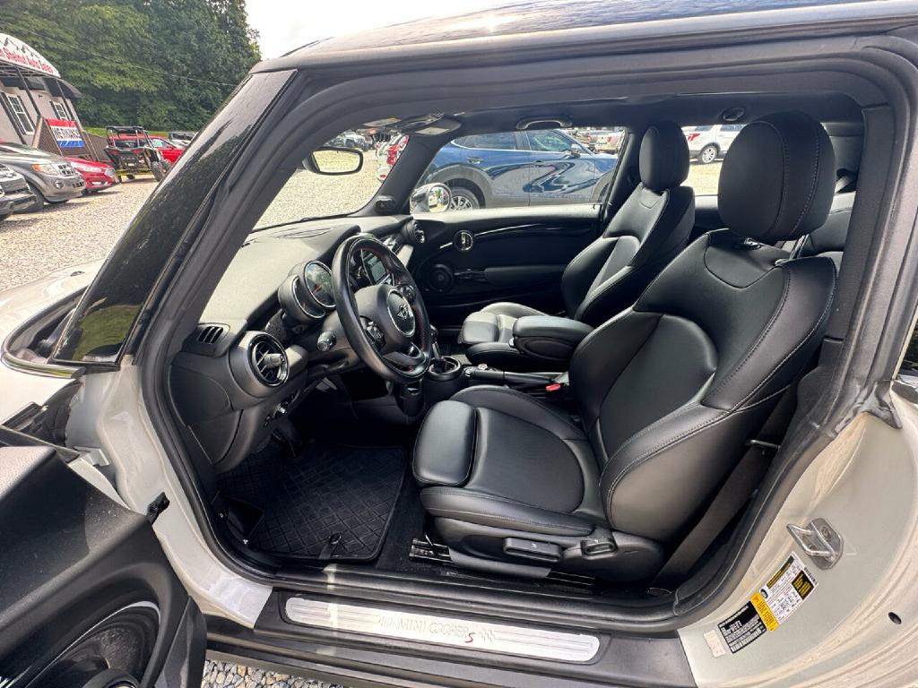 2019 MINI Cooper Image 13