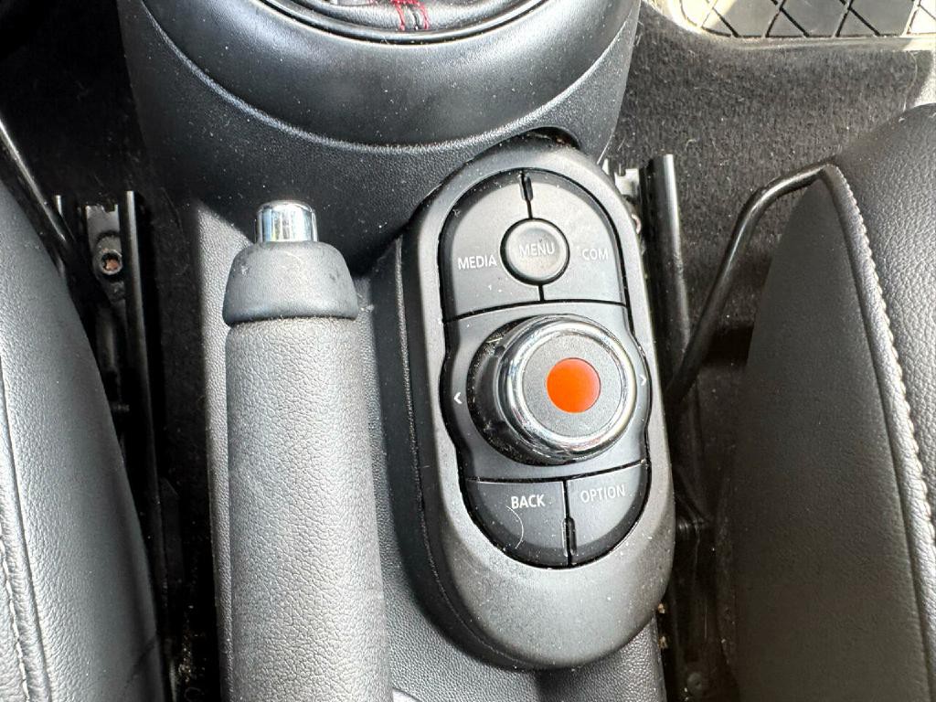 2019 MINI Cooper Image 19