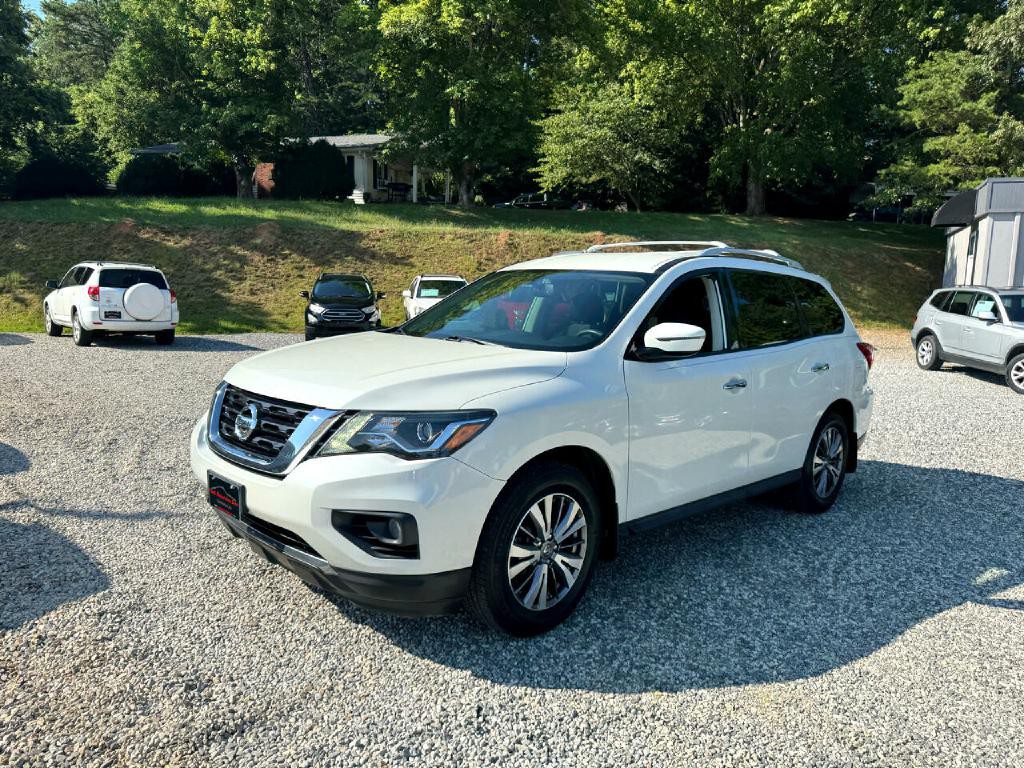 2017 Nissan Pathfinder Image 2