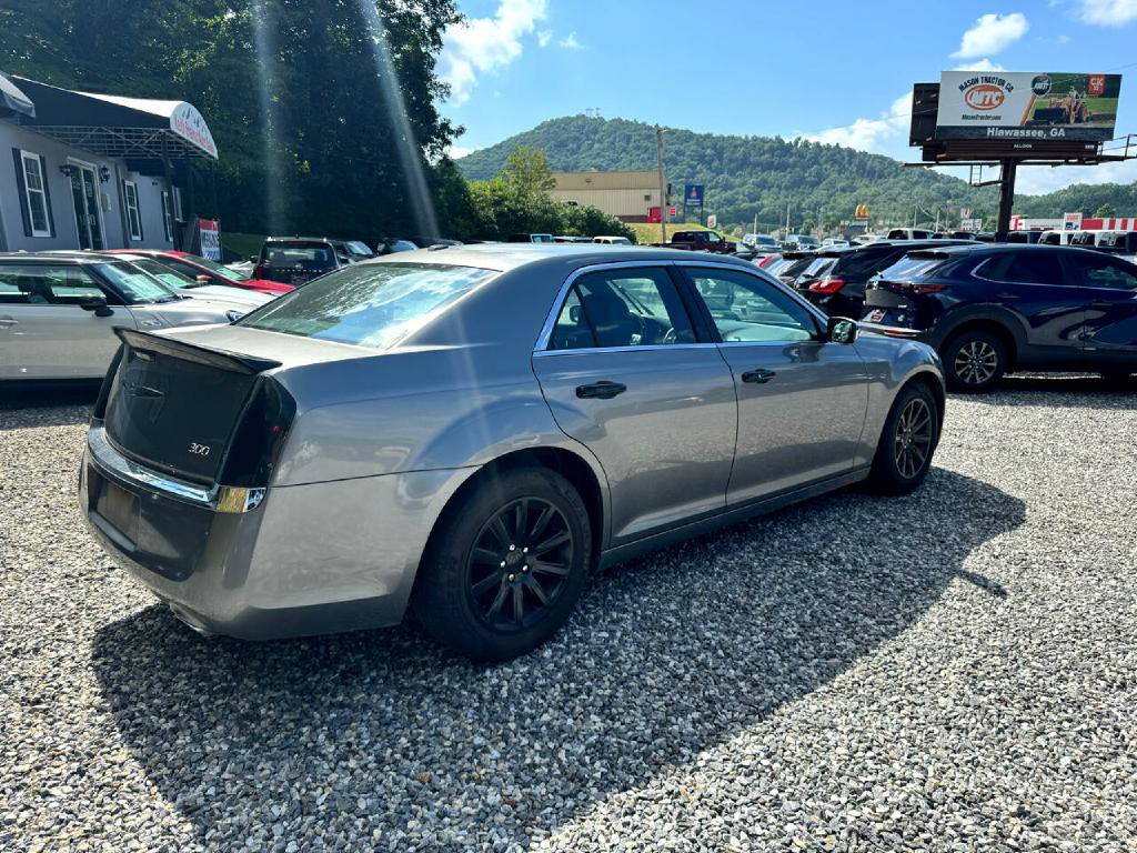 2012 Chrysler 300 Image 4