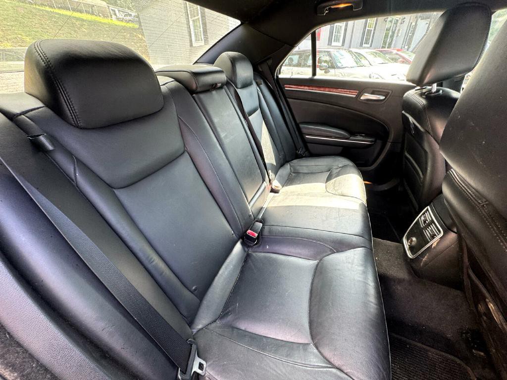 2012 Chrysler 300 Image 5