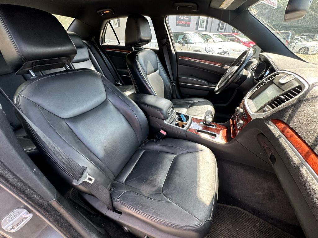 2012 Chrysler 300 Image 7