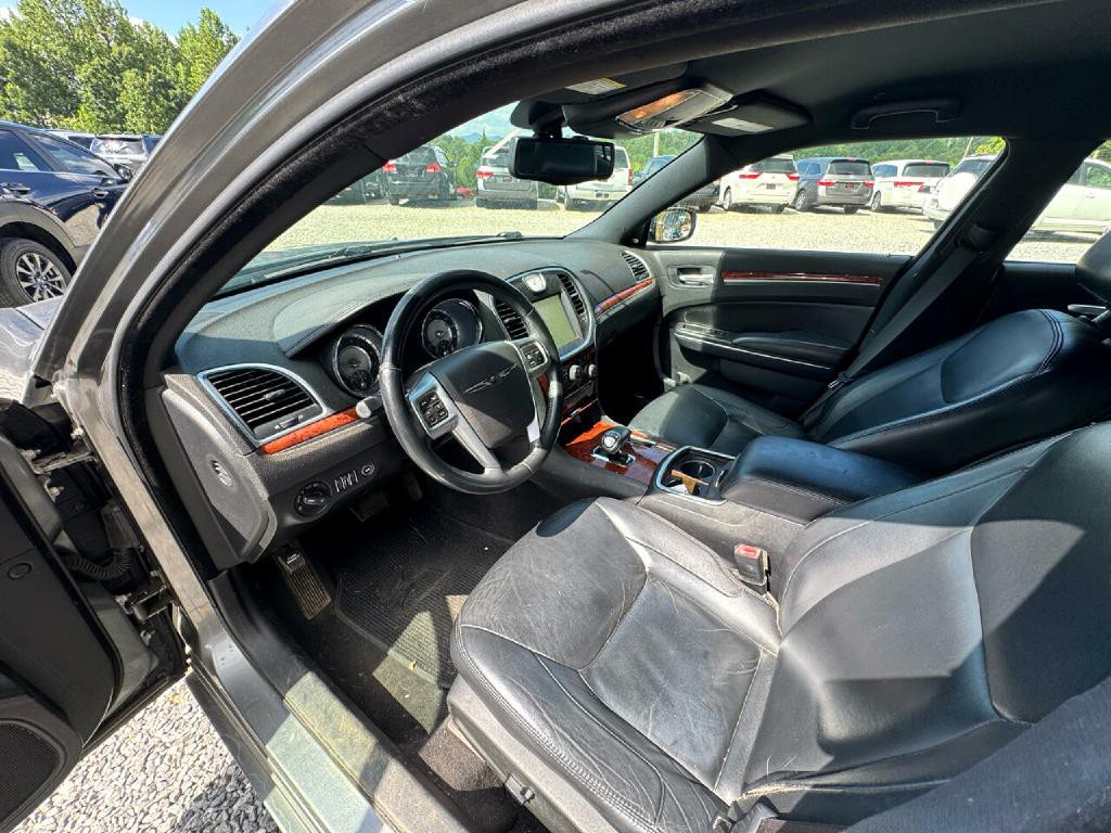 2012 Chrysler 300 Image 8