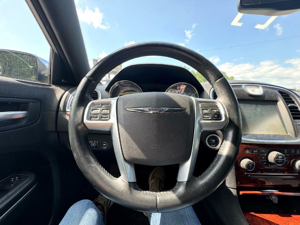 2012 Chrysler 300 Image 9