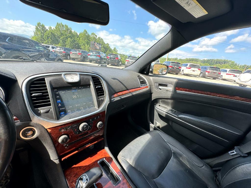 2012 Chrysler 300 Image 10