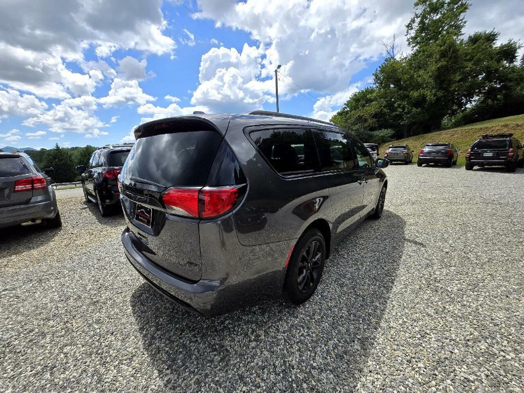 2020 Chrysler Pacifica Image 8