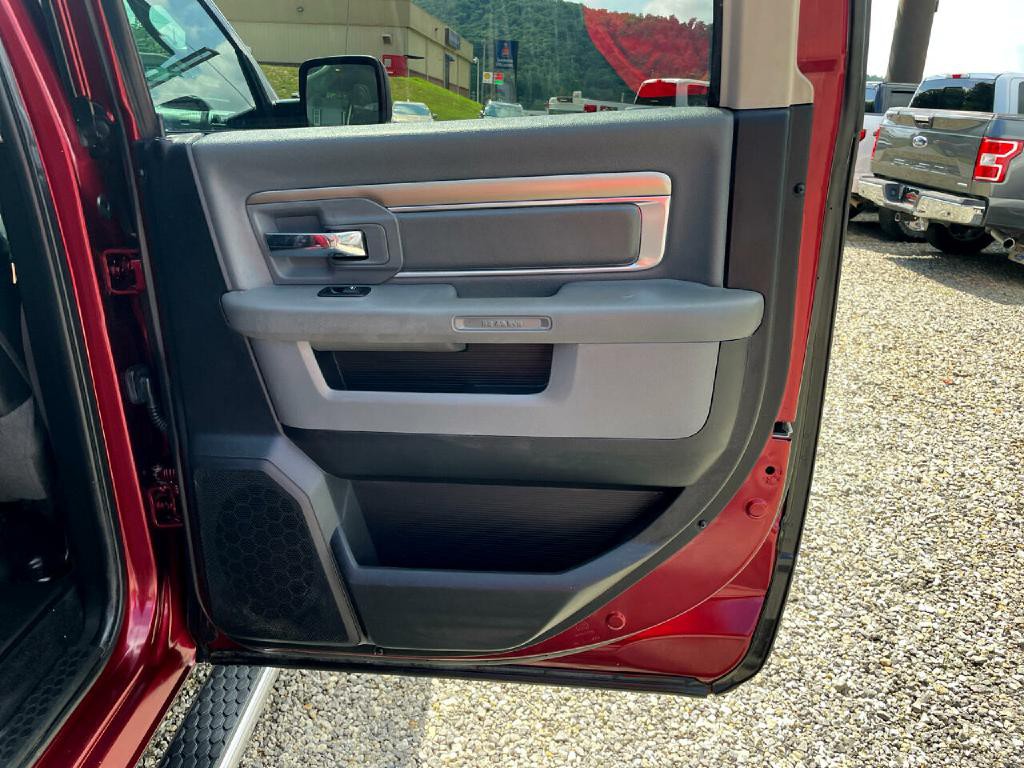 2016 RAM 1500 Image 12