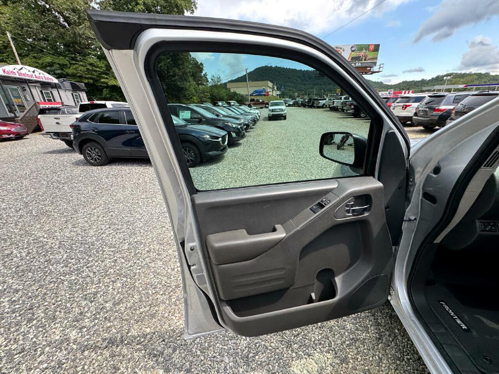 2018 Nissan Frontier Image 16