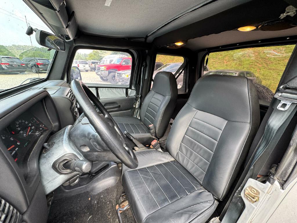 2004 Jeep Wrangler Image 10
