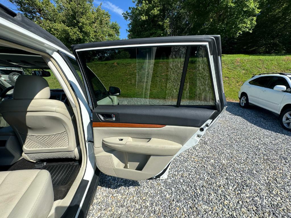 2014 Subaru Outback Image 10