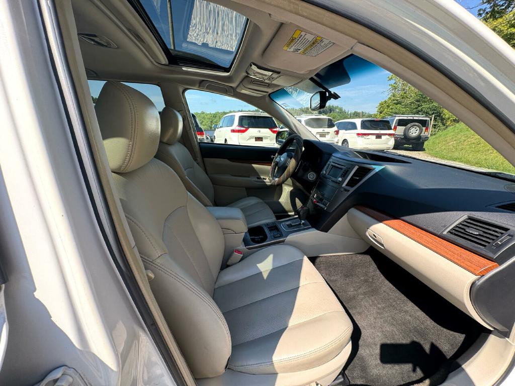 2014 Subaru Outback Image 16