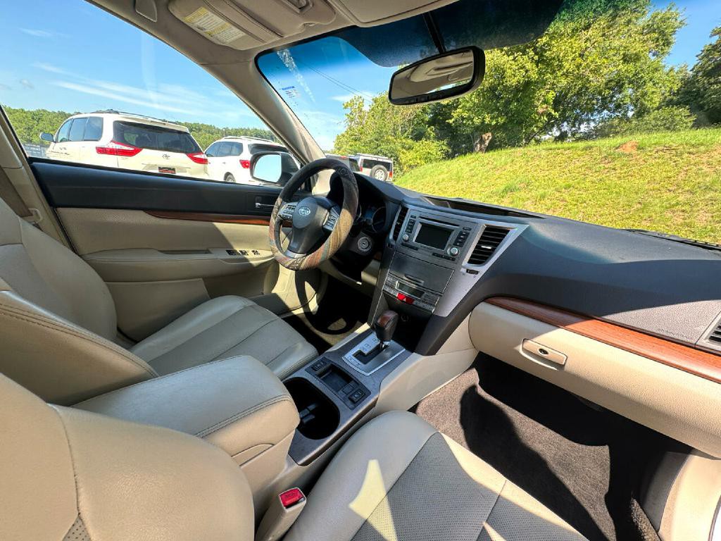 2014 Subaru Outback Image 17