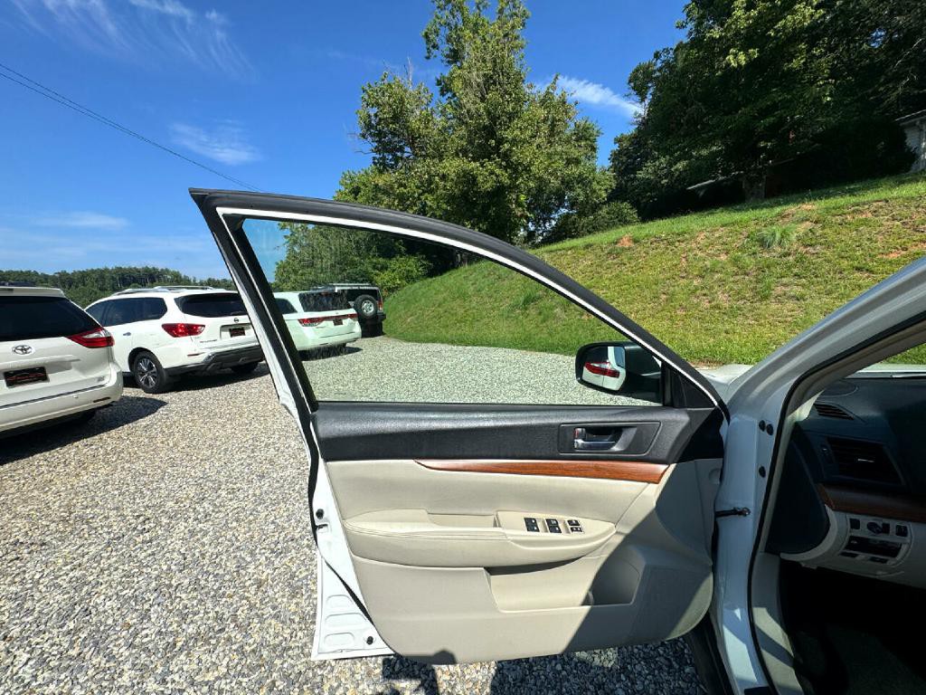 2014 Subaru Outback Image 18