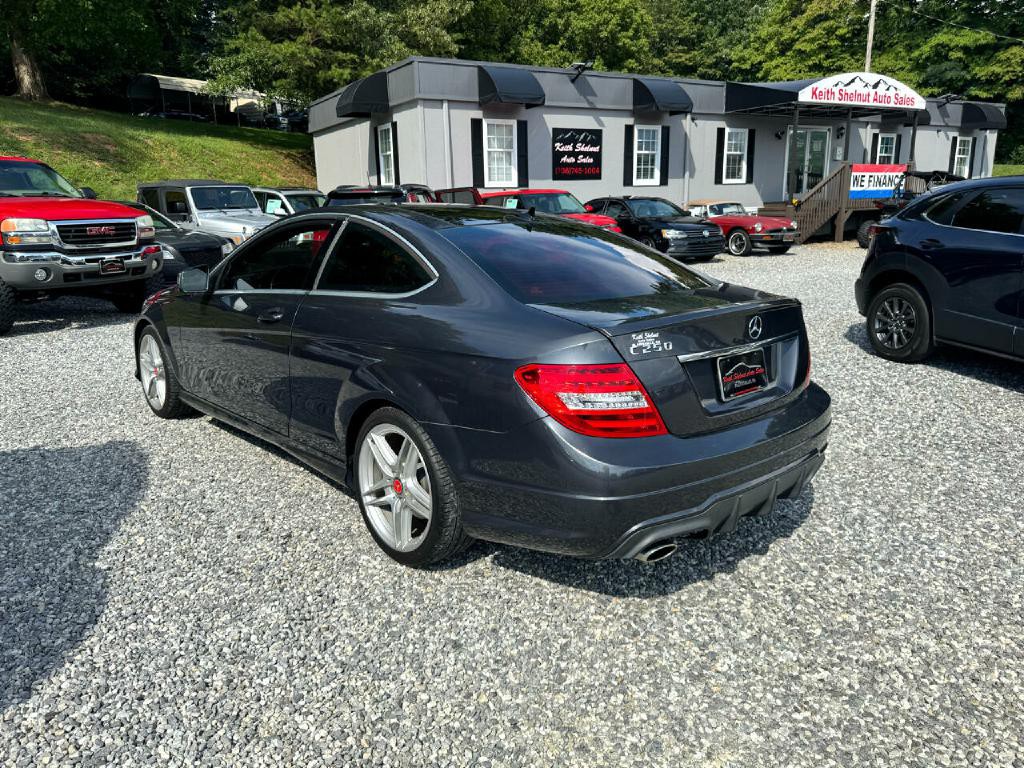 2013 Mercedes-Benz C-Class Image 3