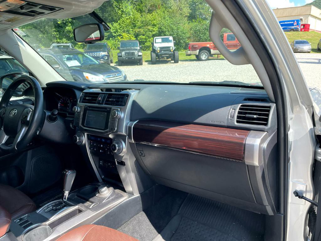 2016 Toyota 4Runner Image 6