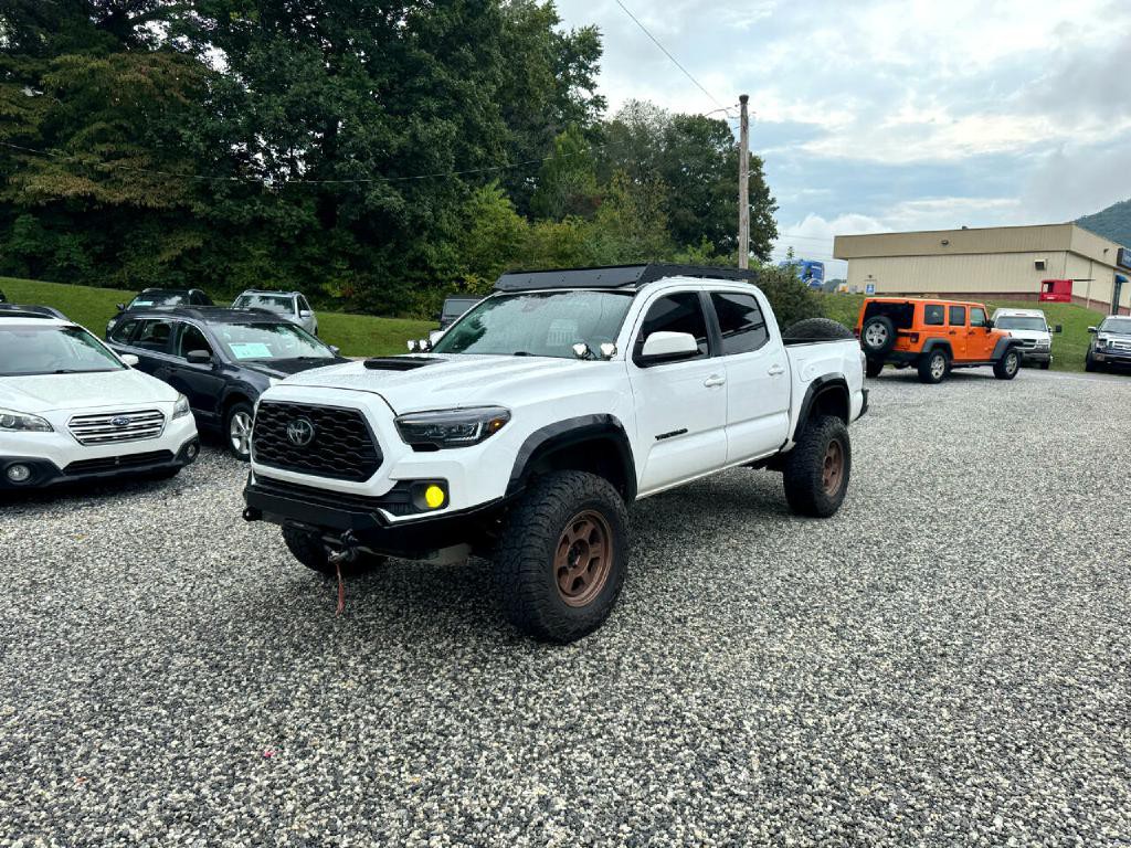 2018 Toyota Tacoma Image 2