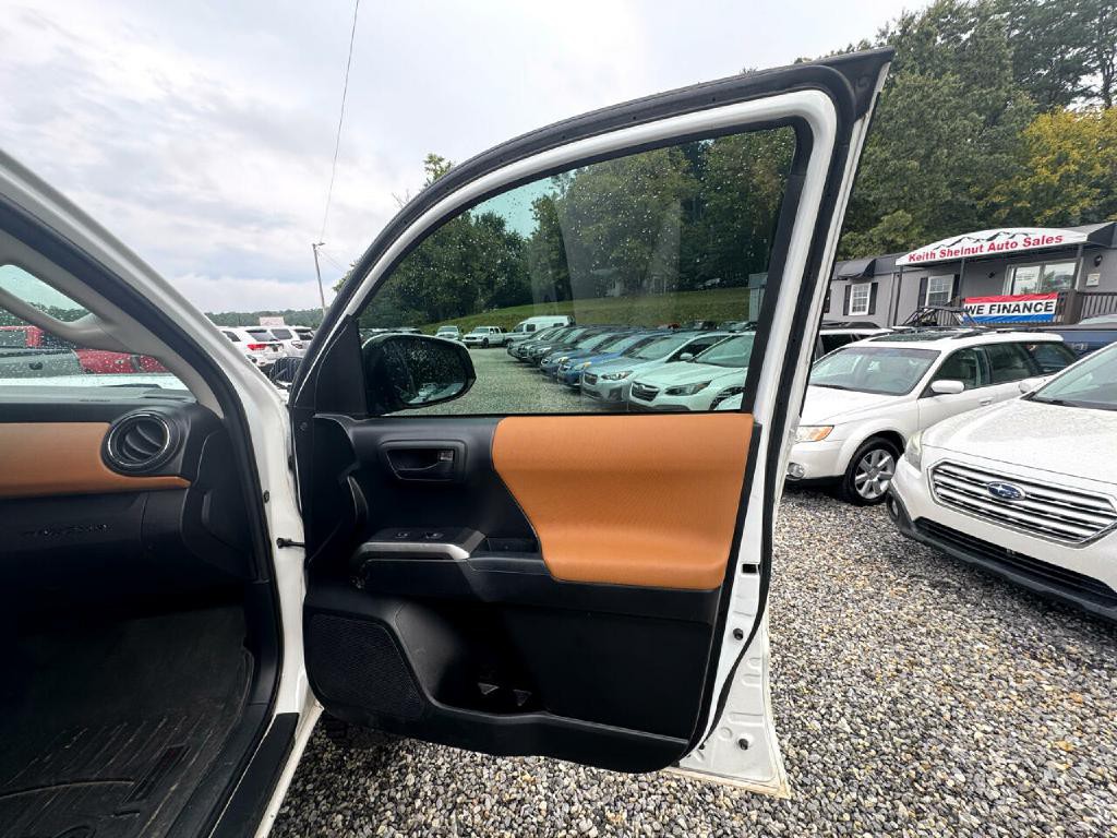 2018 Toyota Tacoma Image 10