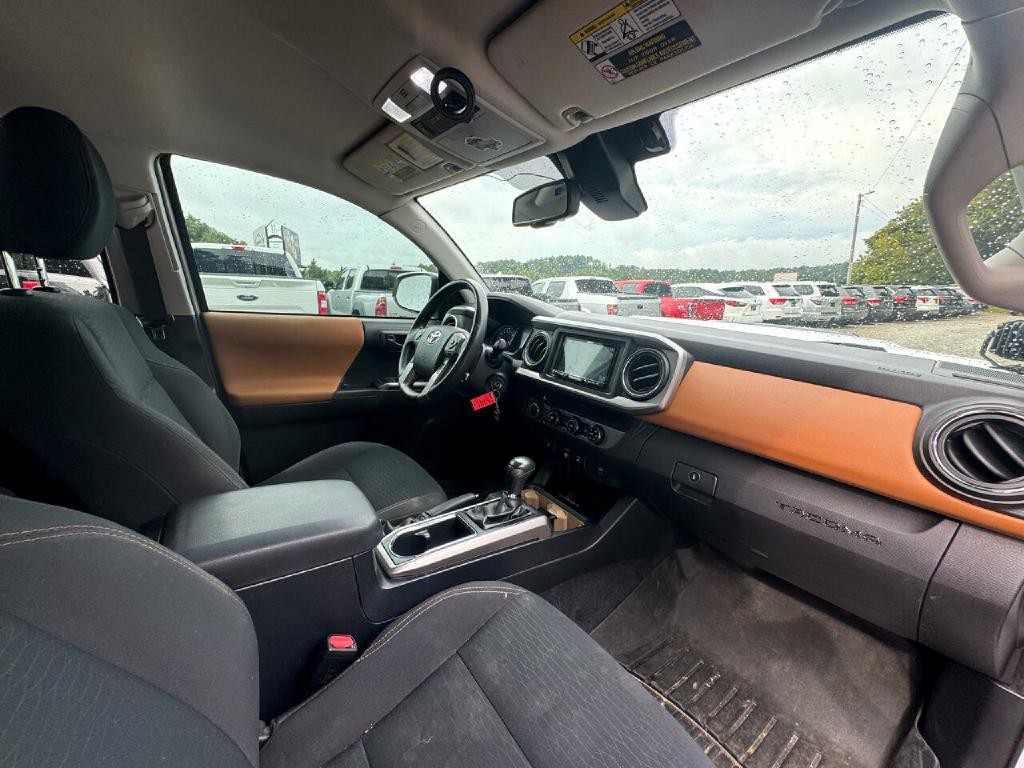 2018 Toyota Tacoma Image 12