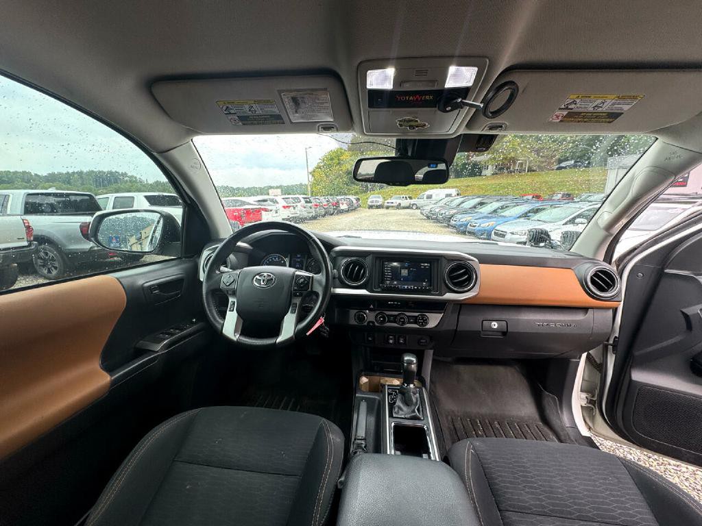 2018 Toyota Tacoma Image 17