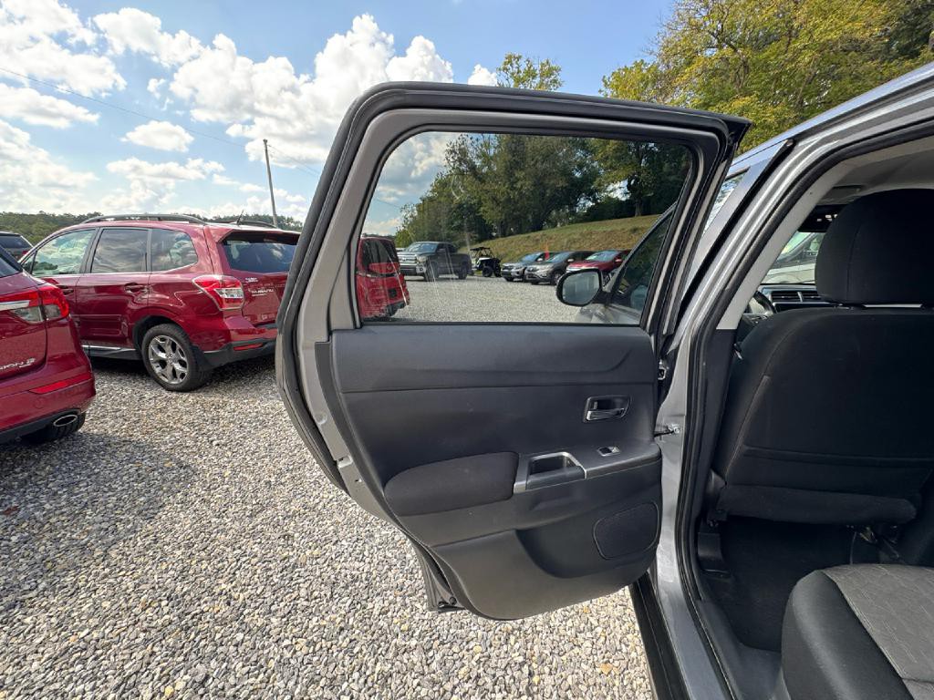 2021 Mitsubishi Outlander Image 6