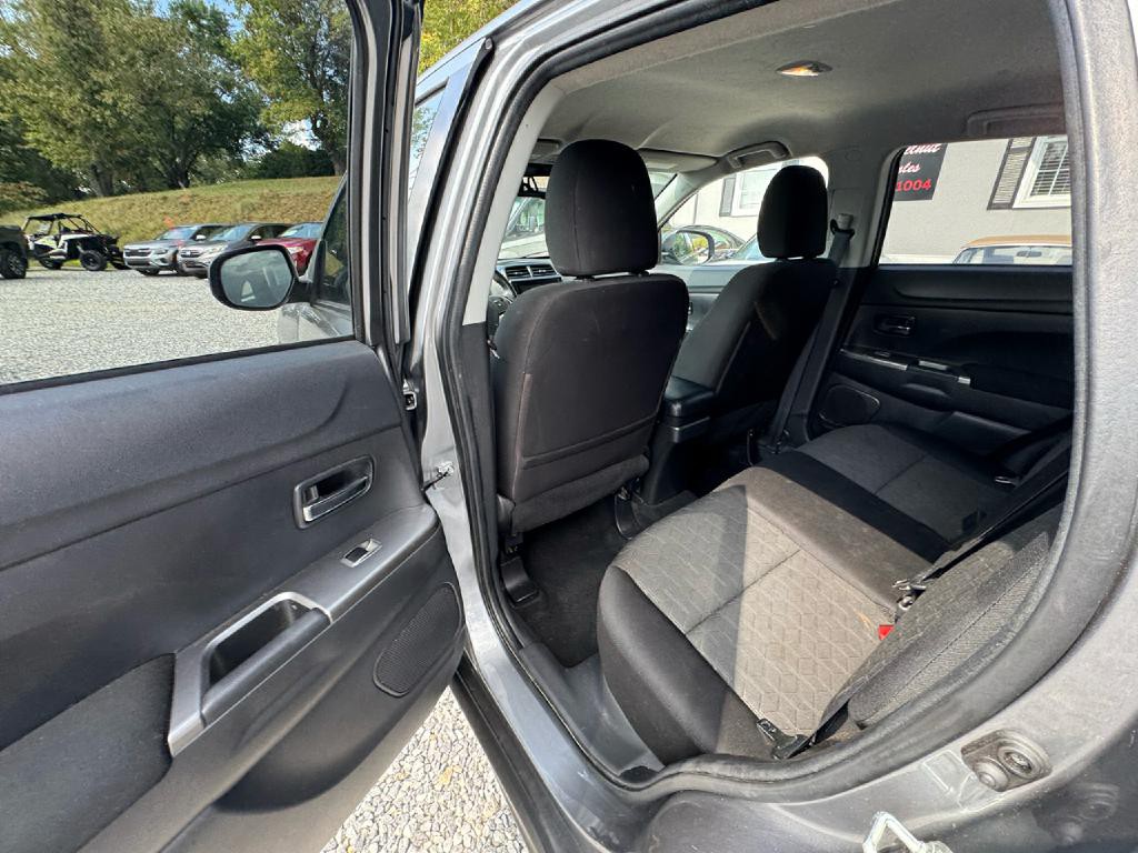 2021 Mitsubishi Outlander Image 7