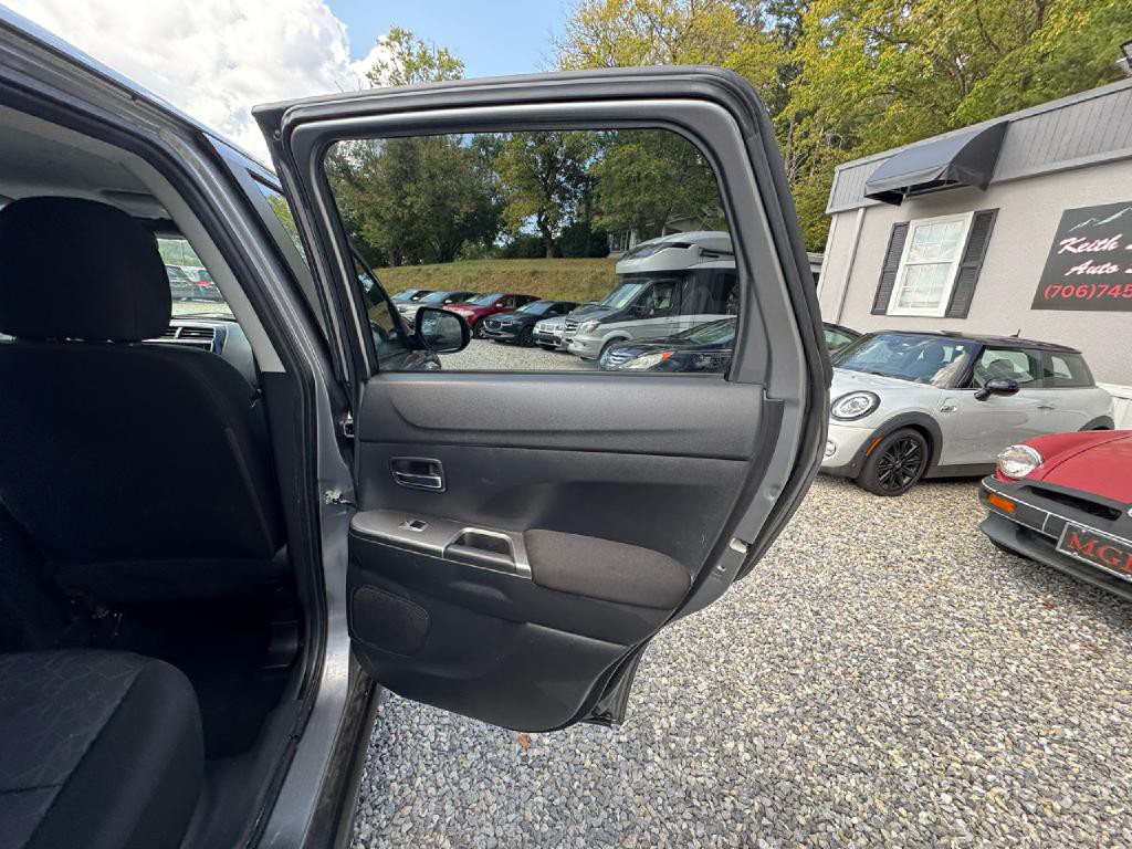 2021 Mitsubishi Outlander Image 9