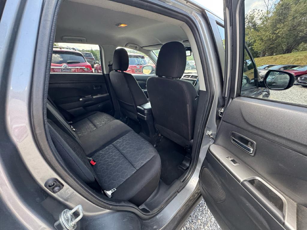 2021 Mitsubishi Outlander Image 10