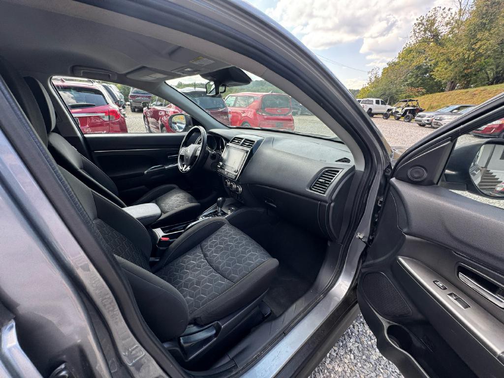 2021 Mitsubishi Outlander Image 13