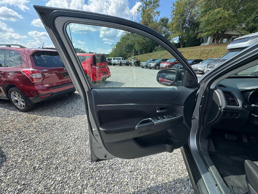 2021 Mitsubishi Outlander Image 16