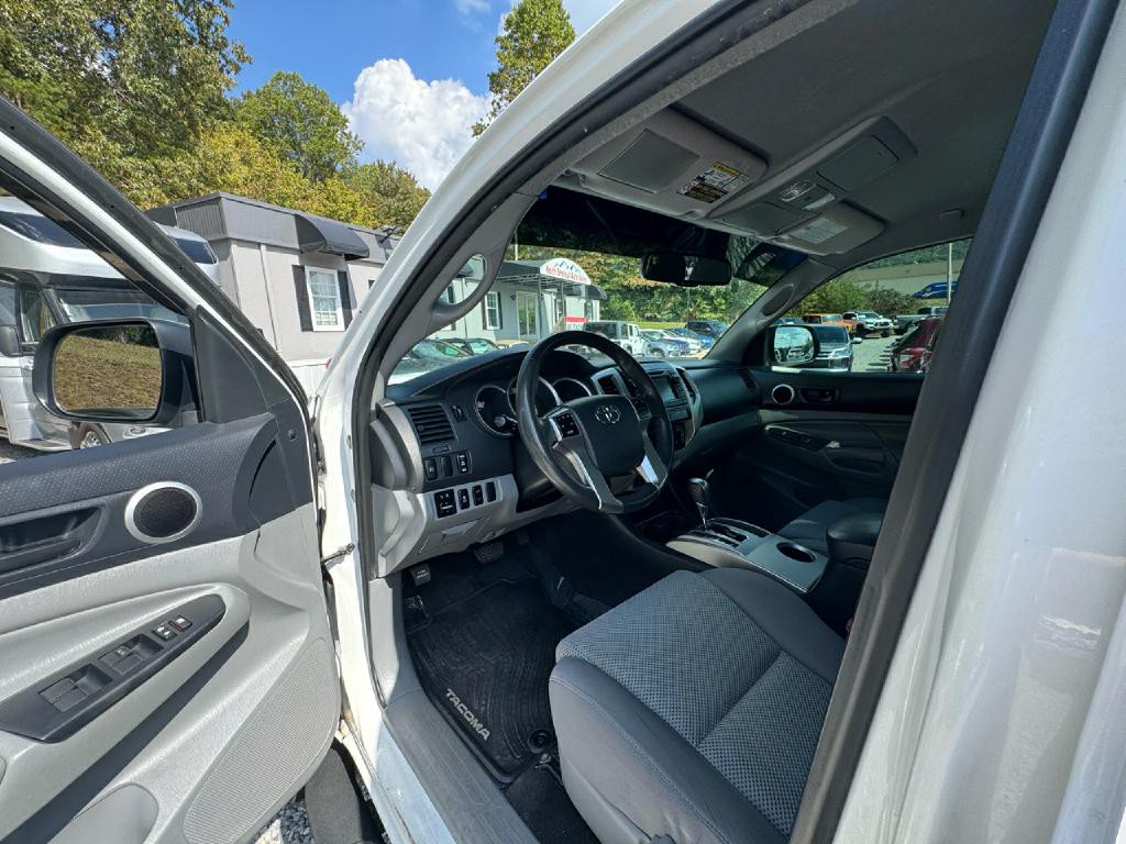 2013 Toyota Tacoma Image 16