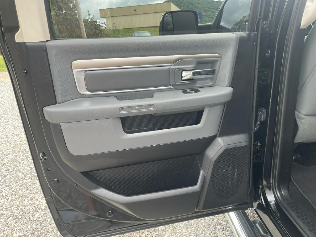2014 RAM 2500 Image 18