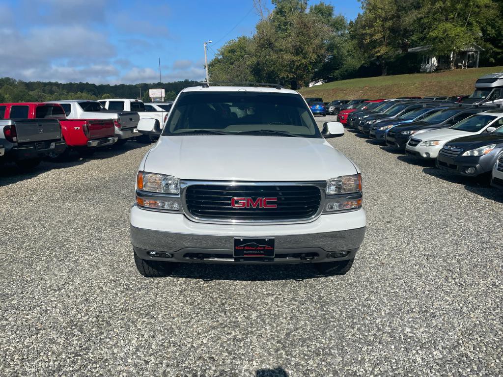 2004 GMC Yukon Image 2