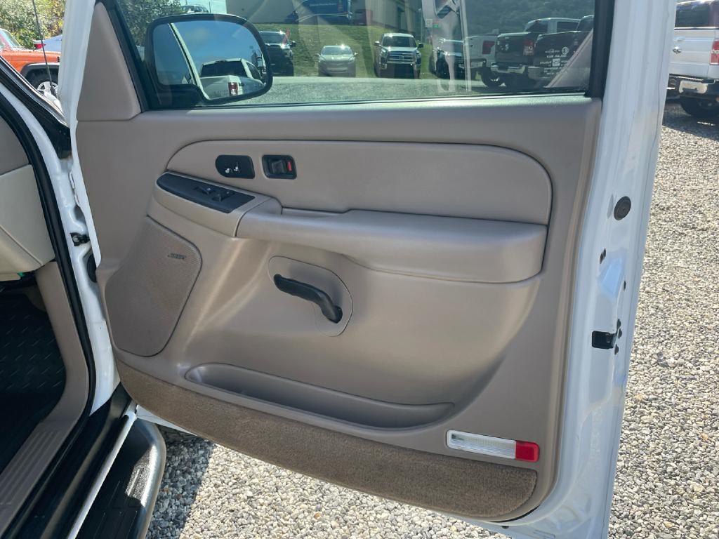 2004 GMC Yukon Image 9