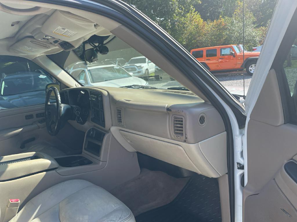 2004 GMC Yukon Image 10