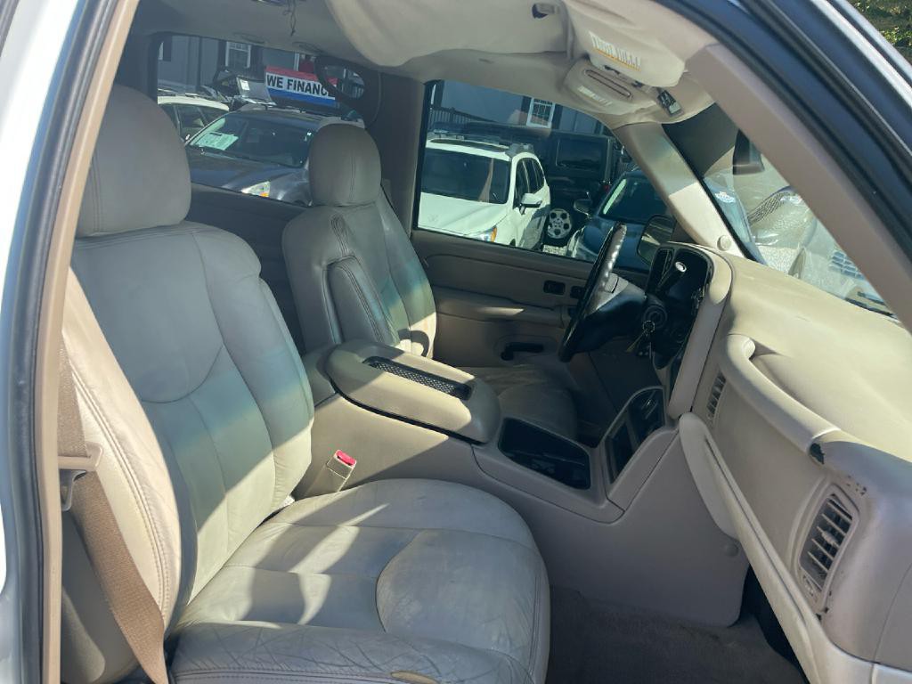2004 GMC Yukon Image 11