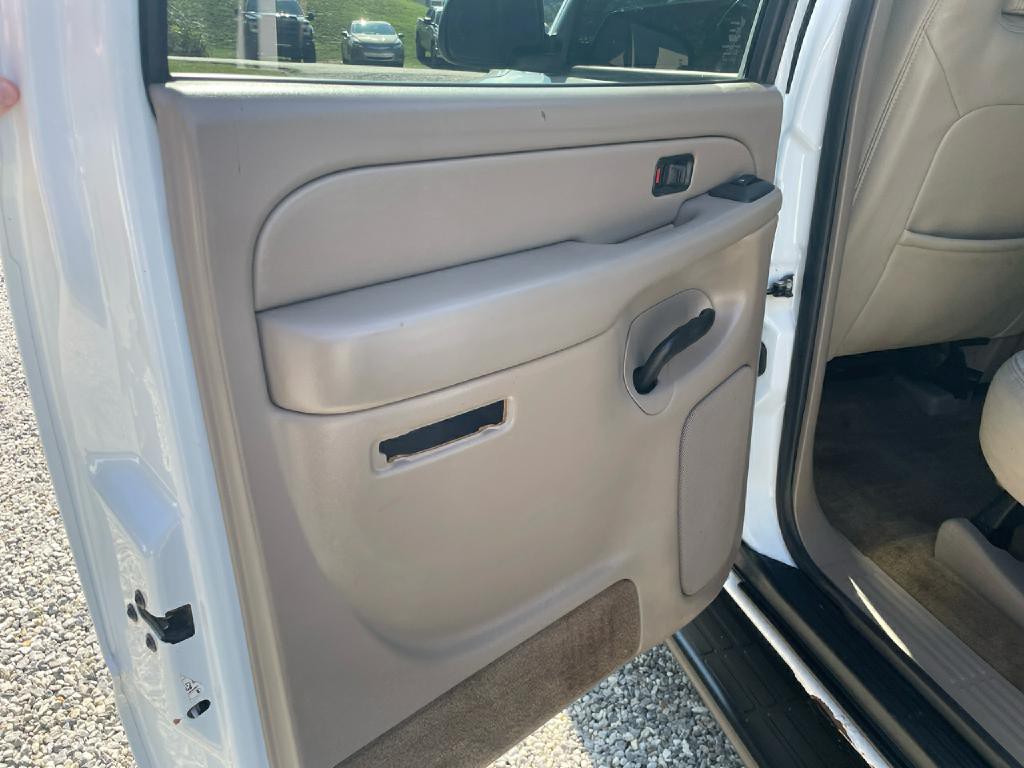 2004 GMC Yukon Image 18