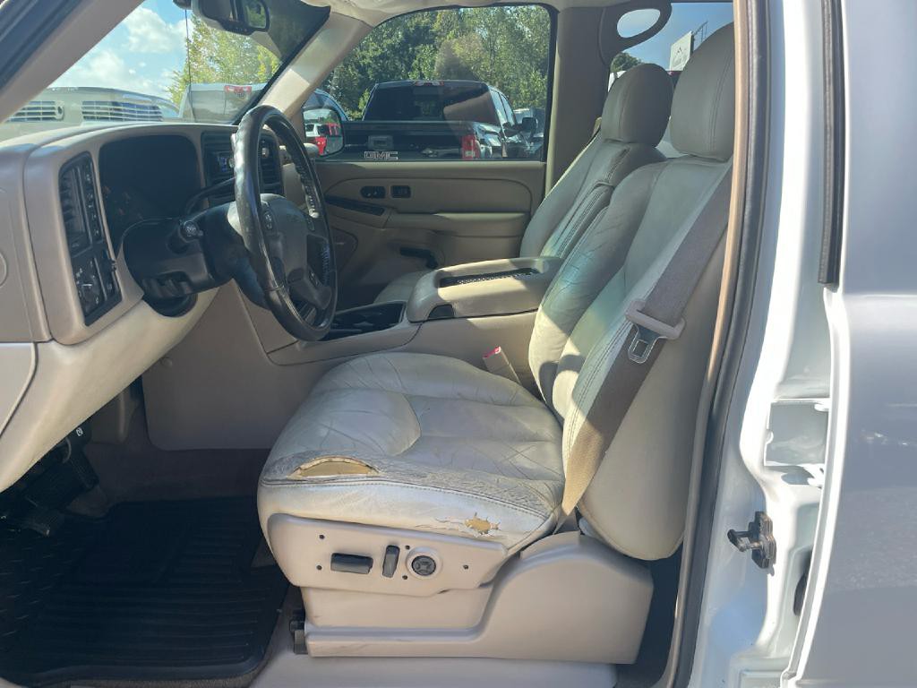 2004 GMC Yukon Image 21