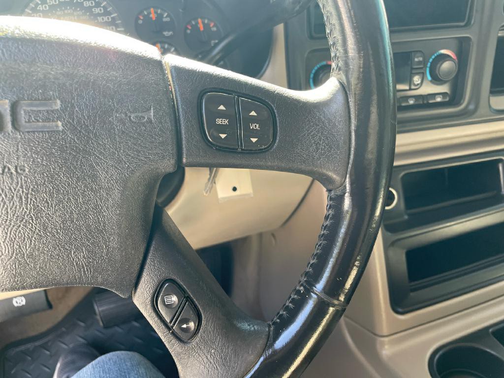 2004 GMC Yukon Image 24
