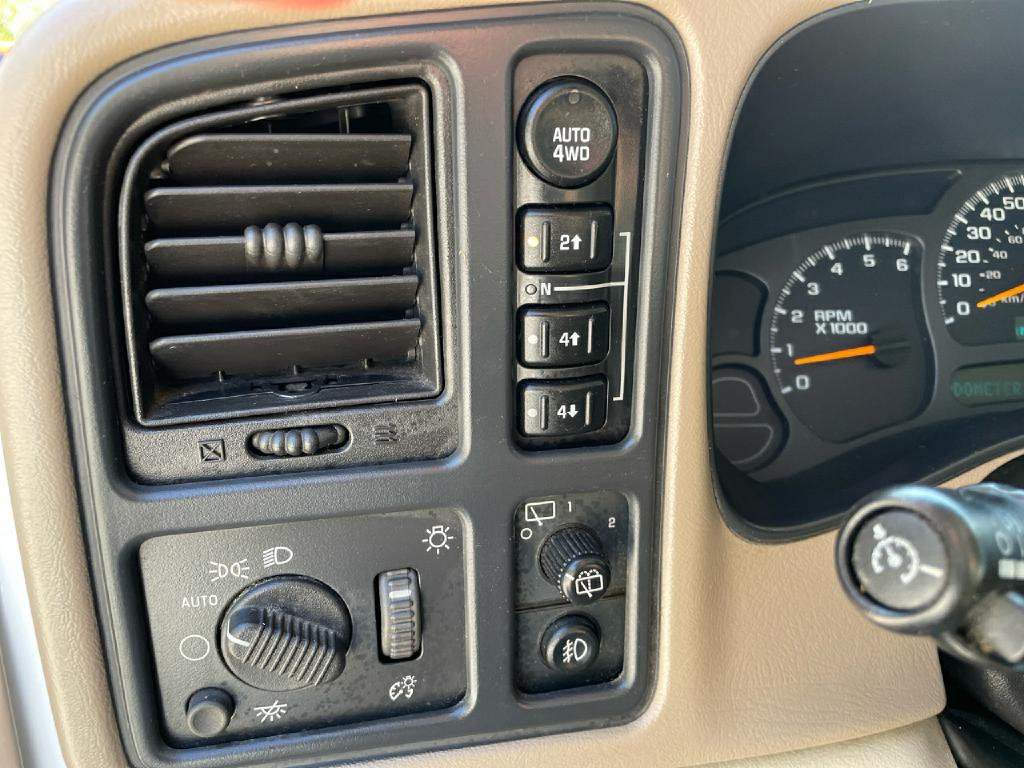 2004 GMC Yukon Image 26